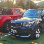 Vehículos eléctricos pagarán la mitad en los estacionamientos municipales