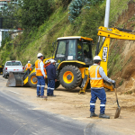 ¡Atención! Cierres parciales en la av. Oswaldo Guayasamín la noche de este viernes y en la av. Simón Bolívar el domingo por trabajos preventivos en taludes