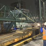 Finalizó el retiro del puente peatonal en la av. 6 de Diciembre y avanzan los trabajos para construir un corredor seguro