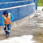 Quito embellece sus espacios públicos con mantenimiento de piletas